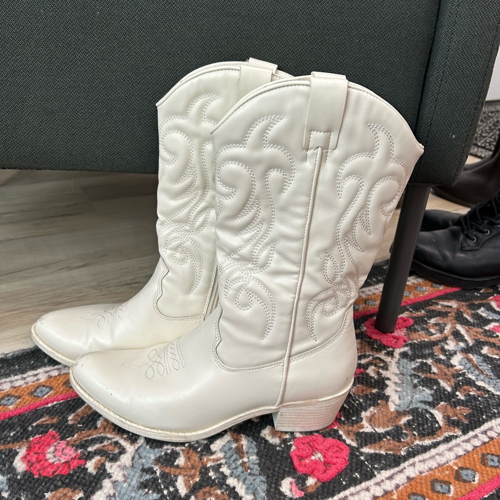 Cream/white western boots